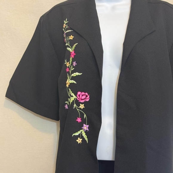 B-38 Sara Morgan Black with Floral Embroidered Short Sleeve Suit Jacket Size XL - Picture 3 of 16